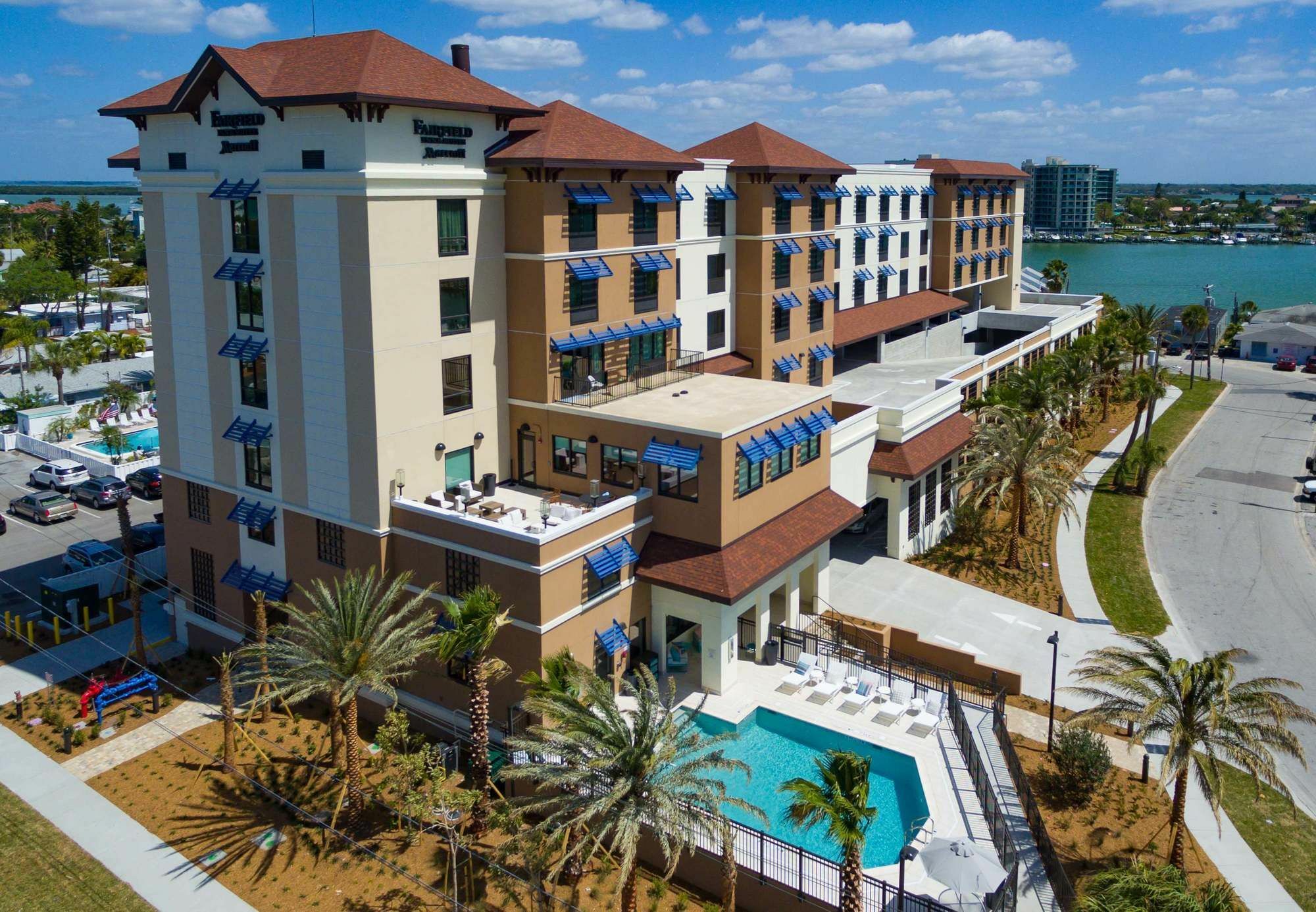 Fairfield Inn & Suites By Marriott Clearwater Beach Exteriör bild